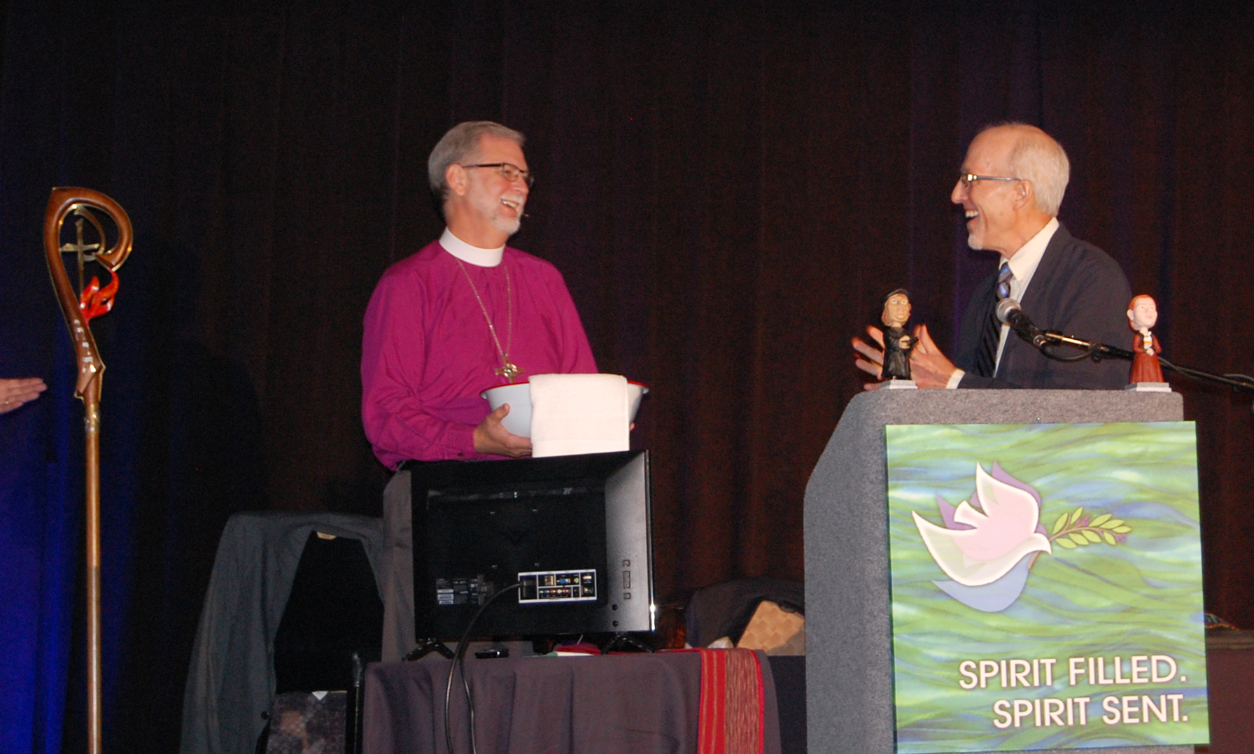 J. Nelson Kraybill (at right), president of Mennonite World Conference, gives a towel and basin to Bishop Bill Gafkjen of the Indiana-Kentucky Synod of the Evangelical Lutheran Church in America on June 11 at the synod’s annual assembly. (Photo by Leslie French, Indiana-Kentucky Synod Communicator)