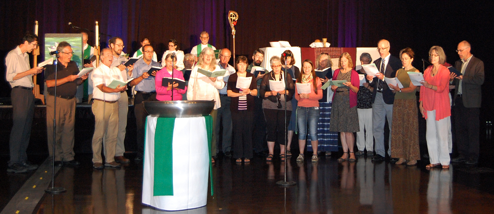 More than 20 Mennonites participated in a choir that led participants in hymns on June 11 during the closing worship at the annual assembly of the Indiana-Kentucky Synod assembly of the Evangelical Lutheran Church in America in South Bend, Indiana. (Photo by Leslie French, Indiana-Kentucky Synod Communicator)