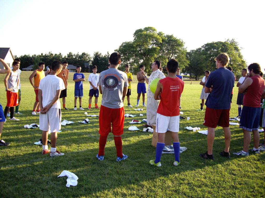 Circulo con equipo de futbol - Ligonier, IN