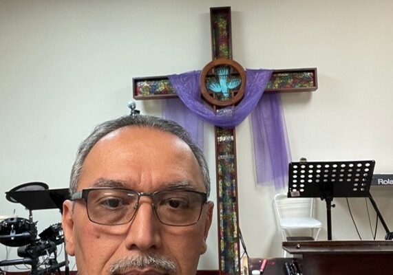 Fernando Ramos Moderador de la Iglesia Menonita Hispana se Describe Como “Un Coco”