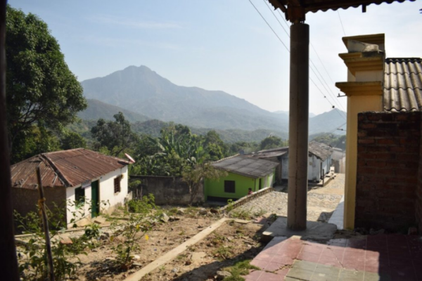 Los Nativos, la Escuela y la Iglesia en la Población Atánquez, Sierra Nevada, Colombia